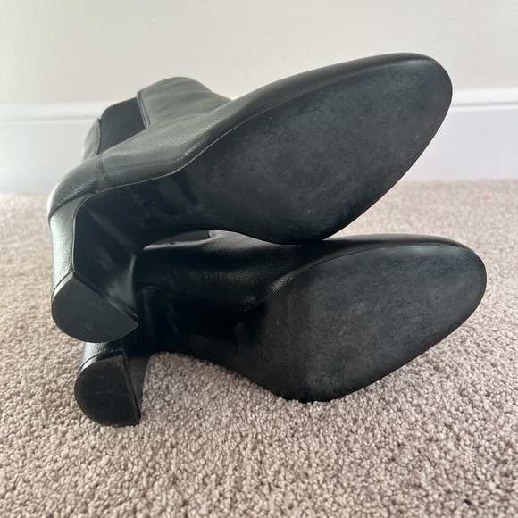 Banana Republic Belinda Chelsea Boot - Picture 4 of 6